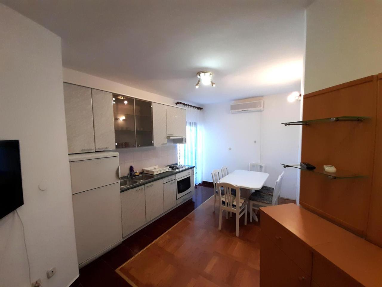 וודיצה Apartments Nikolas מראה חיצוני תמונה