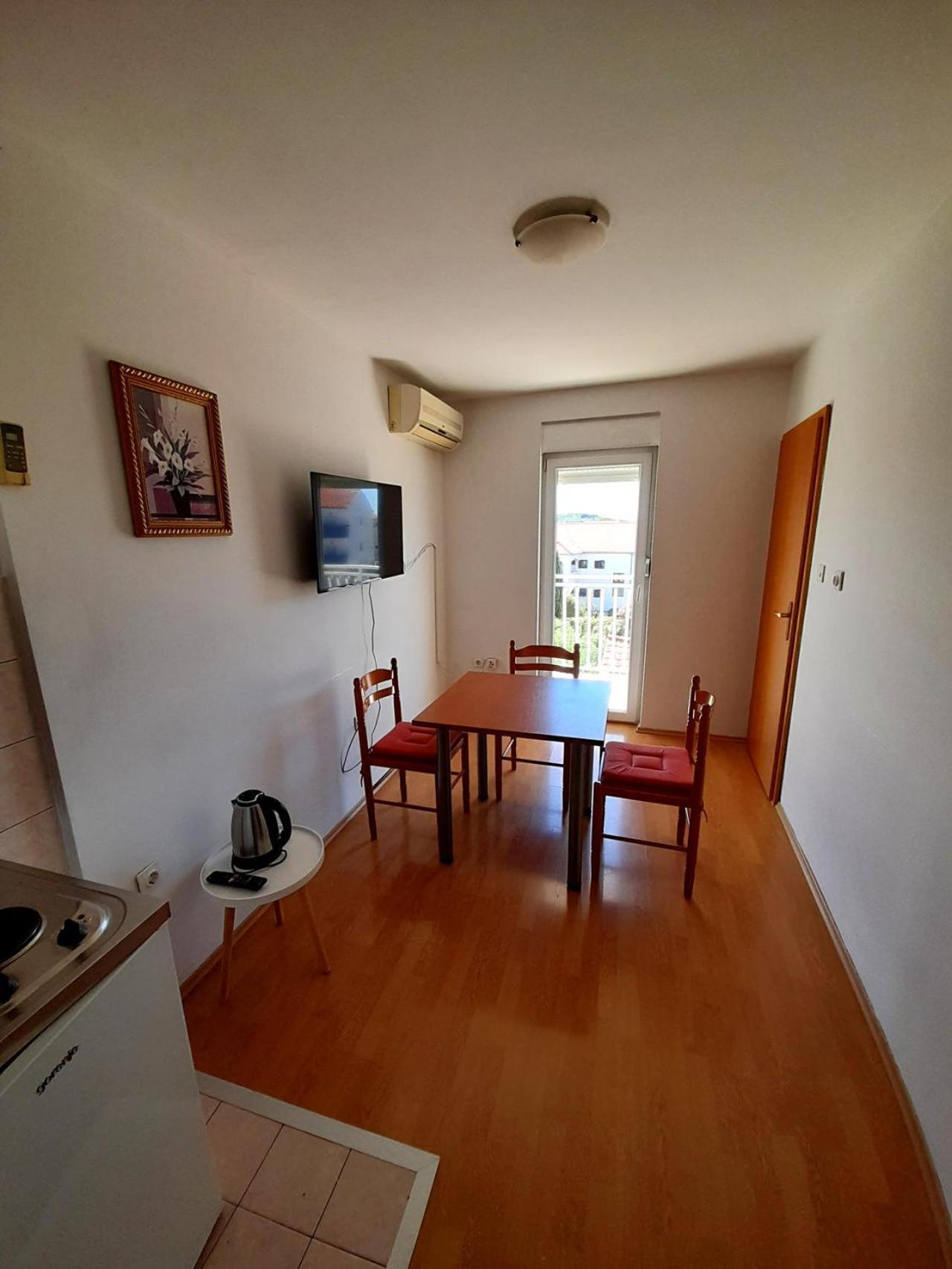 וודיצה Apartments Nikolas מראה חיצוני תמונה