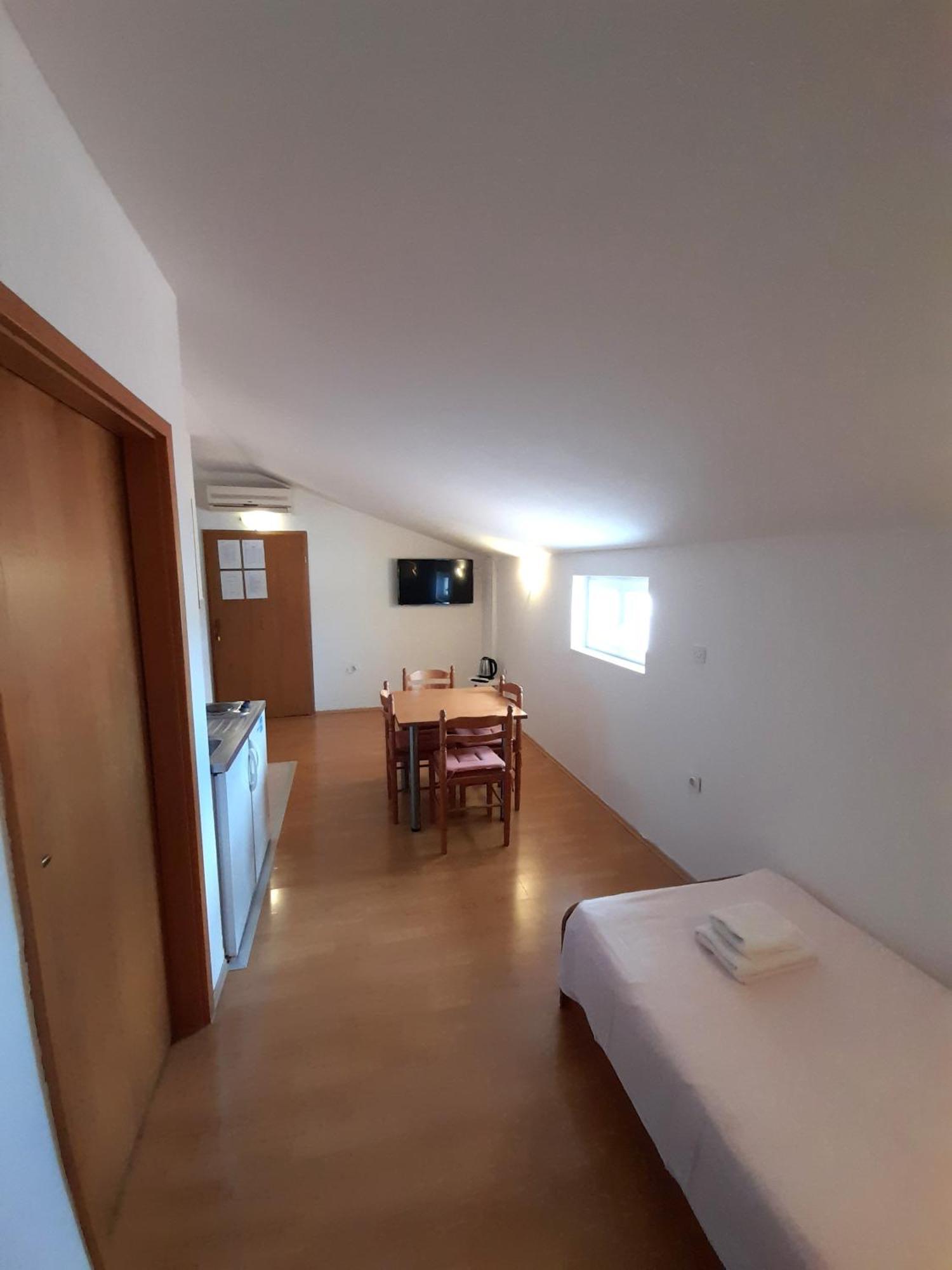 וודיצה Apartments Nikolas מראה חיצוני תמונה